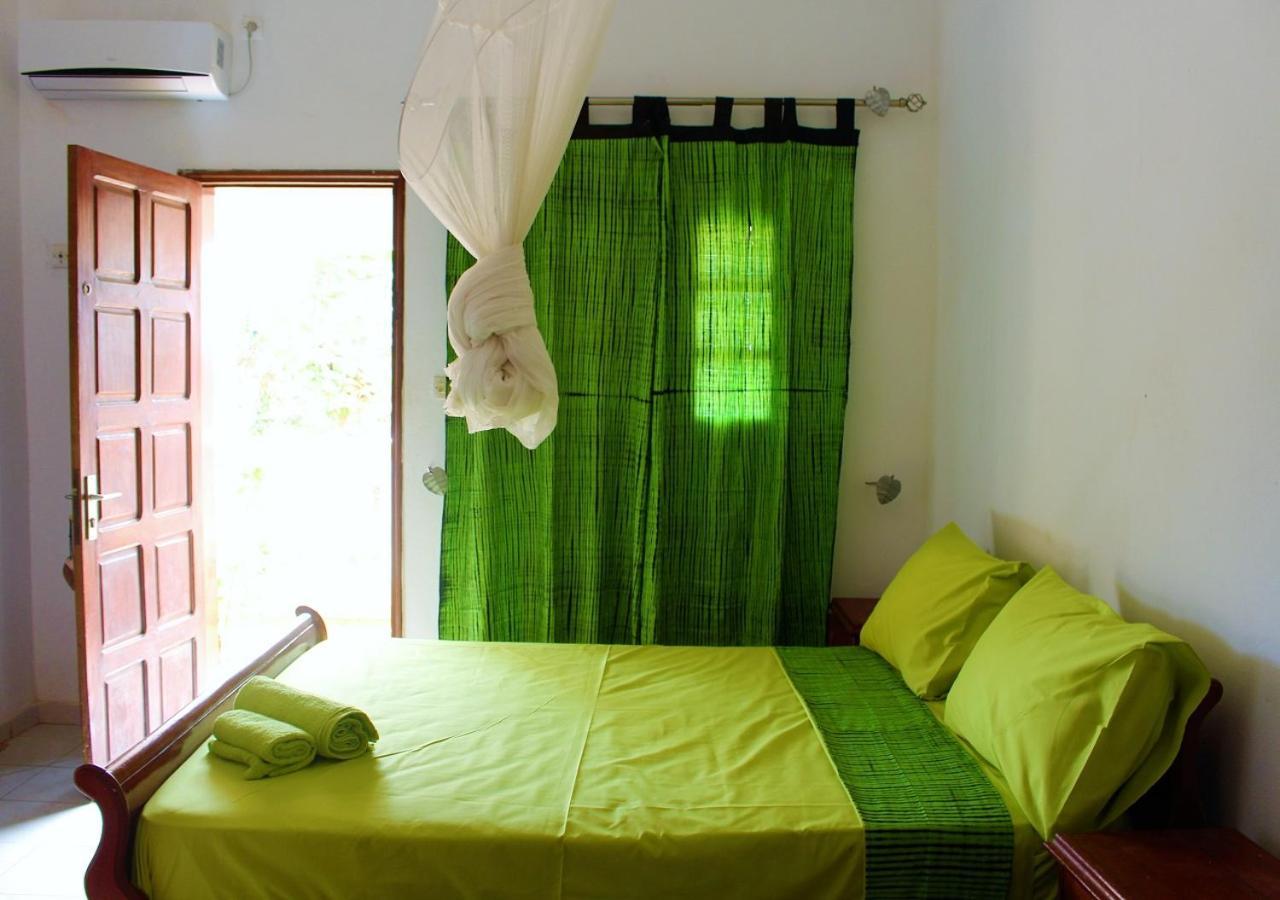 Keur Yakaar Hotel โซโมน ภายนอก รูปภาพ